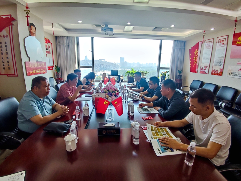 登封市君召鄉(xiāng)政府領導一行蒞臨岳氏集團調研考察